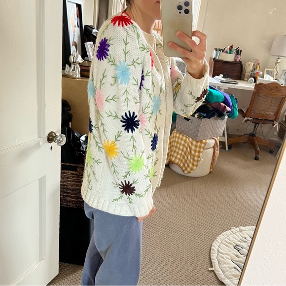 Grandma’s Favorite Knitted Floral Sweater - Picture 8 of 8